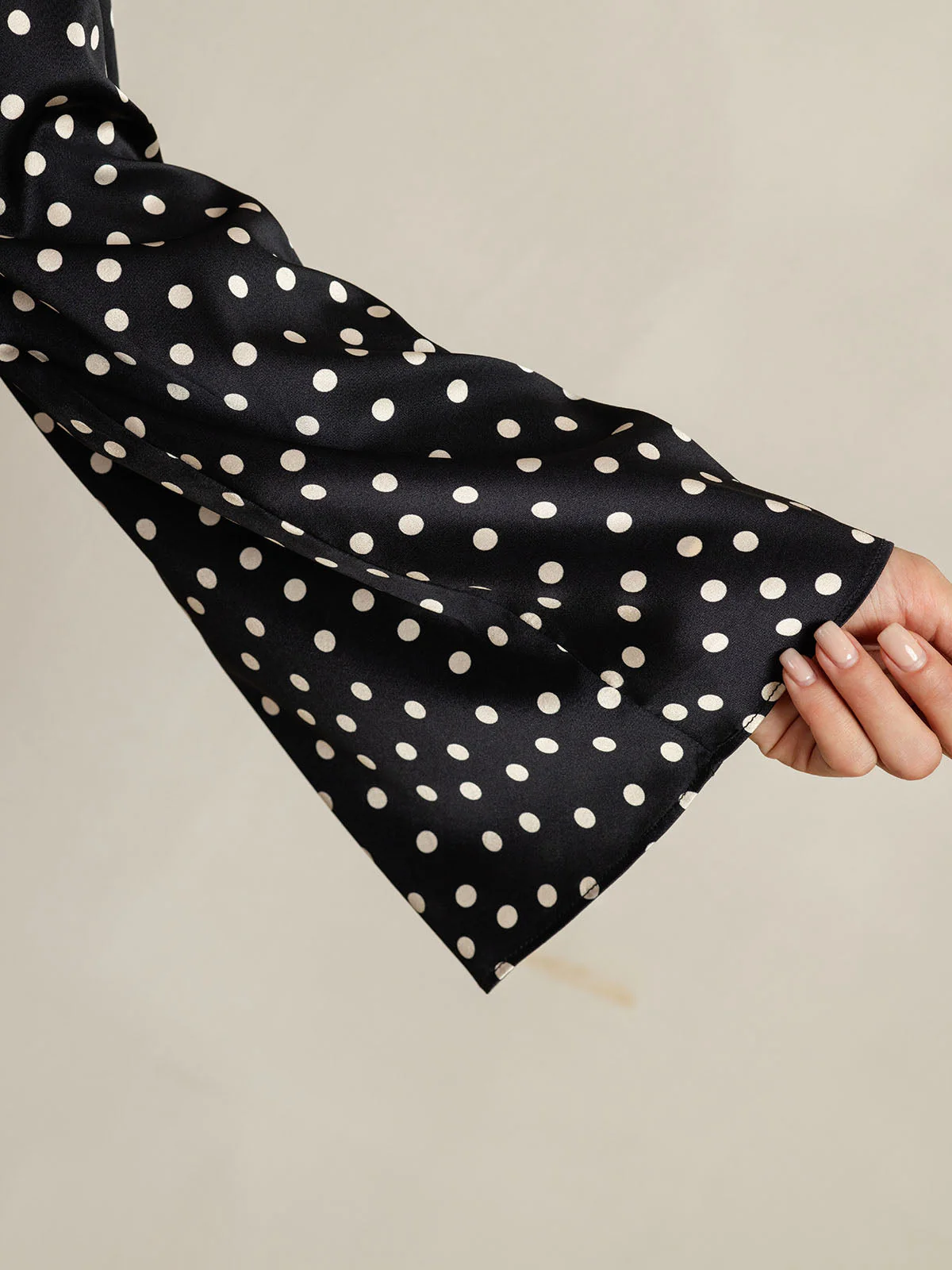 Haut Bateau À Manches Évasées En Soie 19Momme Pour Femmes Avec Imprimé À Pois - Image 6
