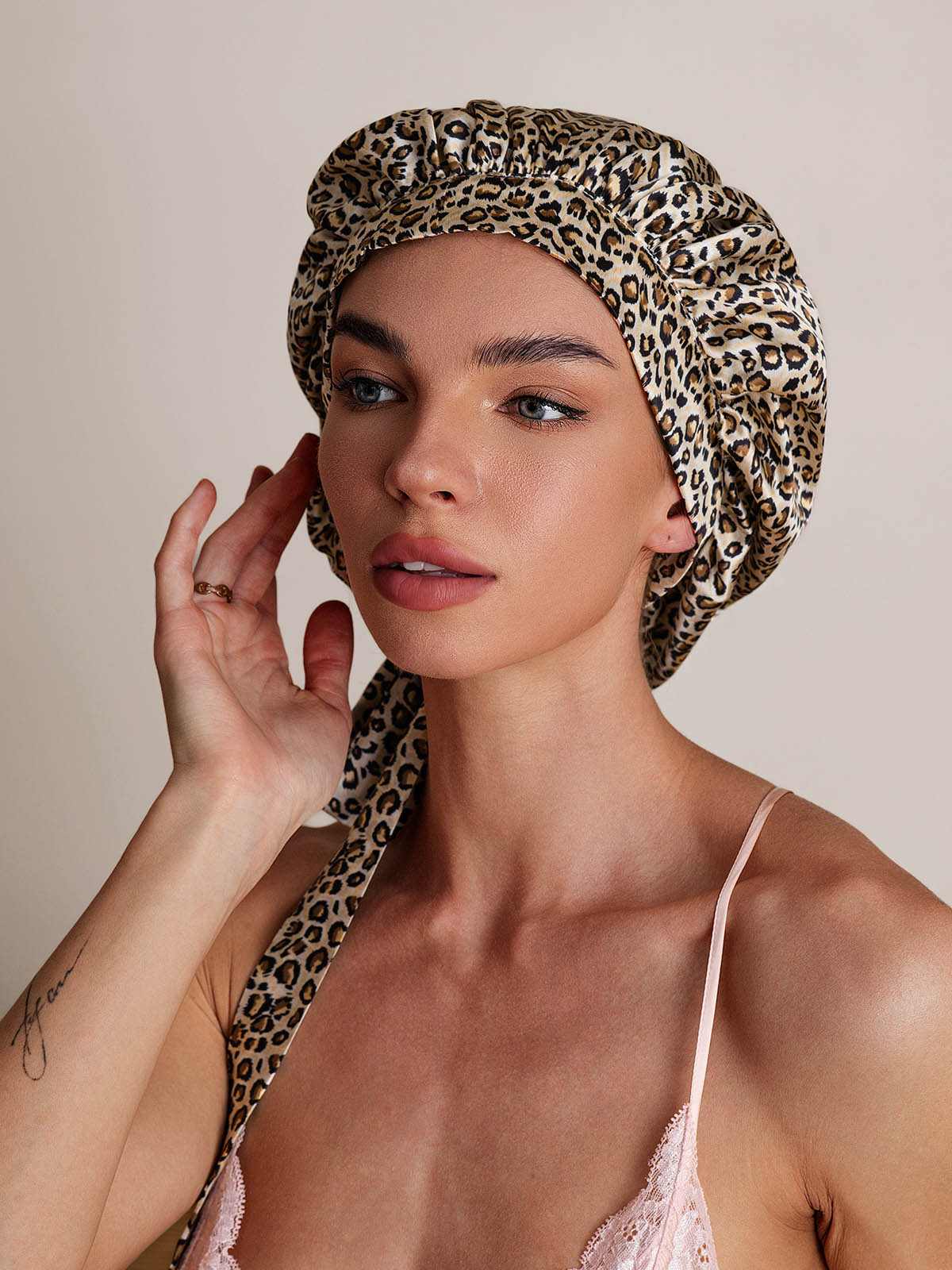 Bonnet en Soie de Mûrier 100% pour Femmes avec de Longs Rubans - Image 23